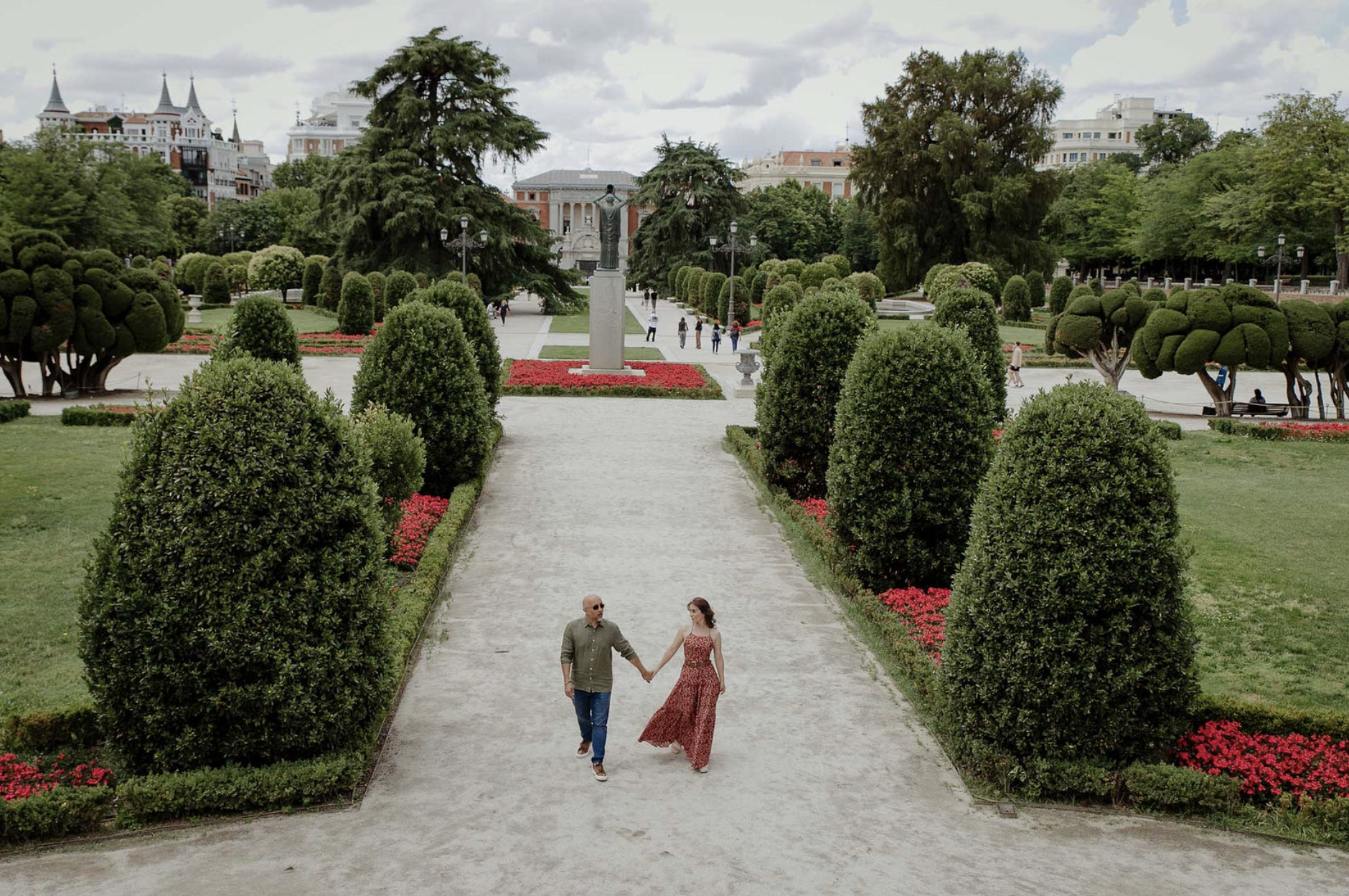 couple photo session in the retiro park in madrid